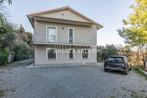 casa indipendente in vendita a Santa Maria a Monte
