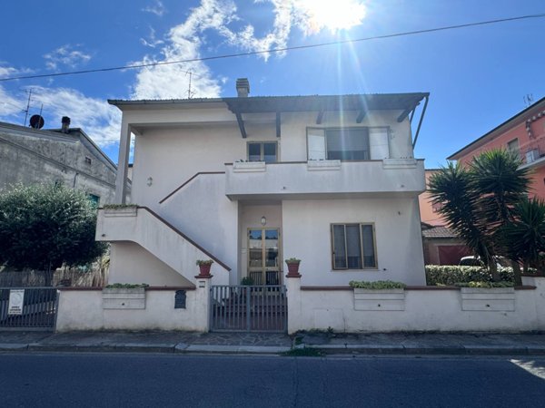 casa indipendente in vendita a Santa Maria a Monte in zona Montecalvoli