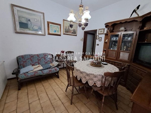 appartamento in vendita a Santa Maria a Monte in zona Cinque Case