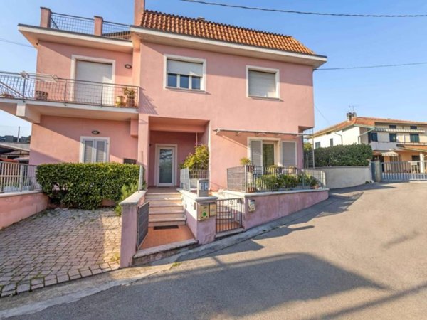appartamento in vendita a Santa Maria a Monte in zona Pregiuntino