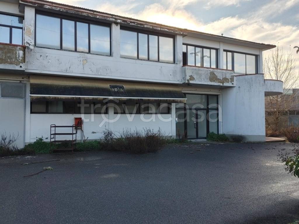 locale commerciale in vendita a Santa Maria a Monte