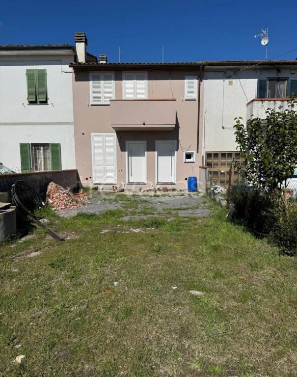 appartamento in vendita a Santa Maria a Monte in zona Montecalvoli