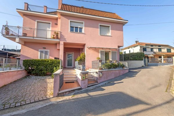 appartamento in vendita a Santa Maria a Monte in zona Pregiuntino