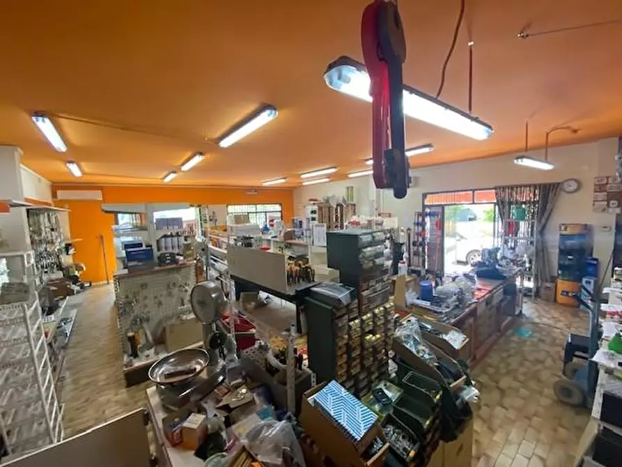 negozio in vendita a Santa Maria a Monte