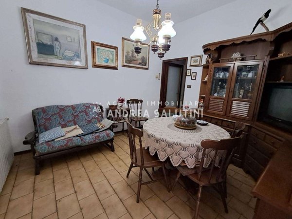 appartamento in vendita a Santa Maria a Monte in zona Cinque Case