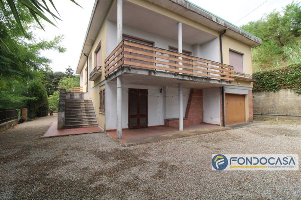 casa indipendente in vendita a Santa Maria a Monte