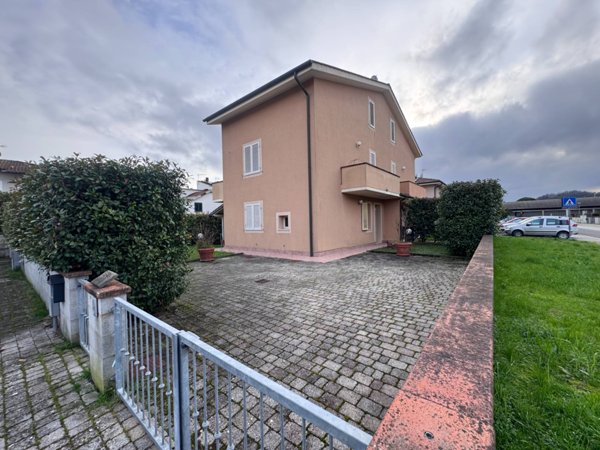 casa indipendente in vendita a Santa Maria a Monte in zona Montecalvoli