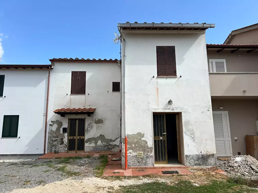 intera palazzina in vendita a Santa Maria a Monte in zona Montecalvoli