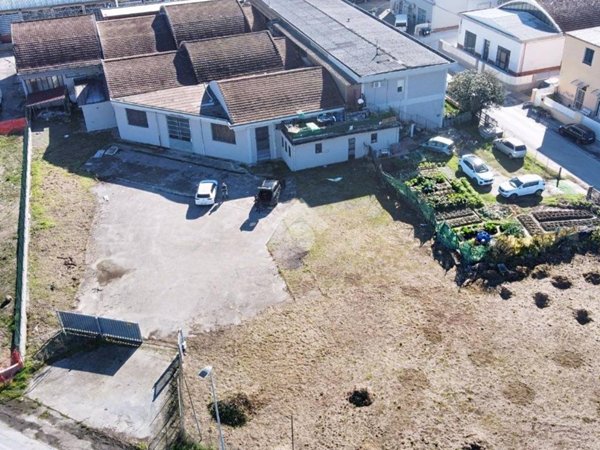 locale commerciale in vendita a Santa Maria a Monte