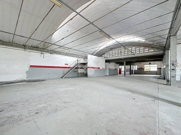 locale commerciale in vendita a Santa Maria a Monte