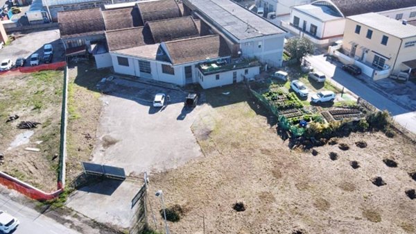 locale commerciale in vendita a Santa Maria a Monte