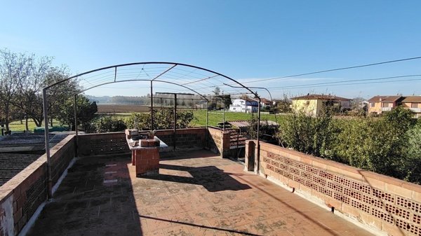 appartamento in vendita a Santa Maria a Monte in zona Cinque Case