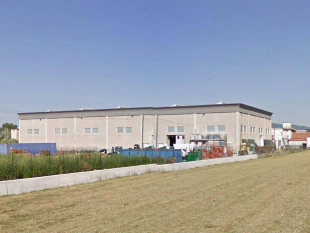 locale commerciale in vendita a Santa Maria a Monte