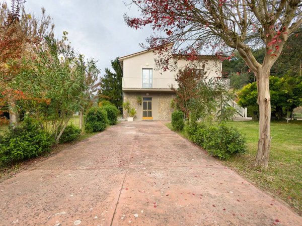 casa indipendente in vendita a Santa Maria a Monte