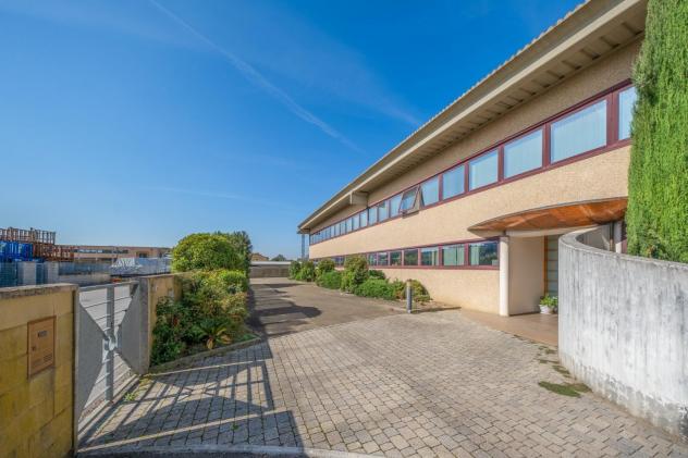 locale di sgombero in vendita a Santa Maria a Monte in zona Montecalvoli