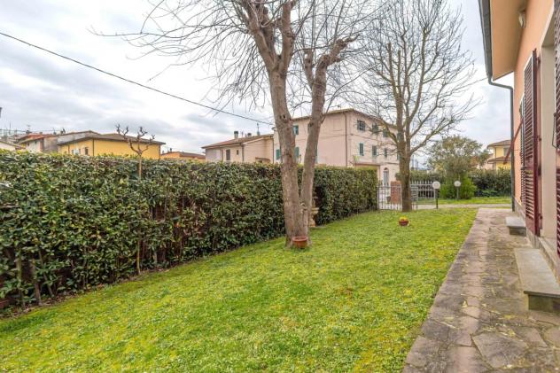 casa indipendente in vendita a Santa Maria a Monte in zona Cinque Case