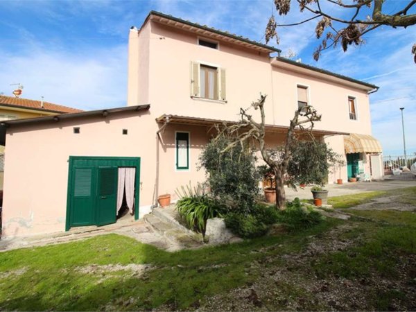 casa indipendente in vendita a Santa Maria a Monte