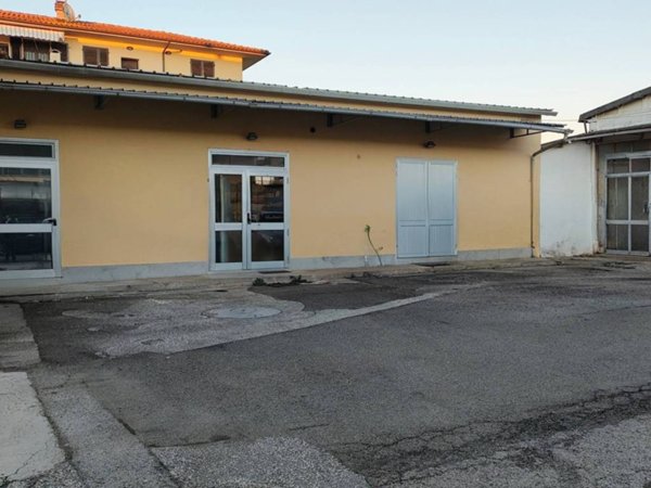 negozio in vendita a Santa Maria a Monte