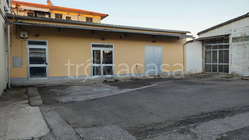 negozio in vendita a Santa Maria a Monte
