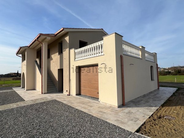 casa indipendente in vendita a Santa Maria a Monte in zona Cinque Case