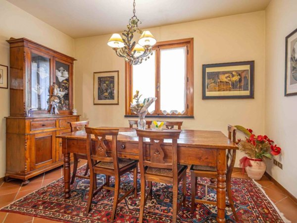 casa indipendente in vendita a Santa Maria a Monte in zona Cinque Case