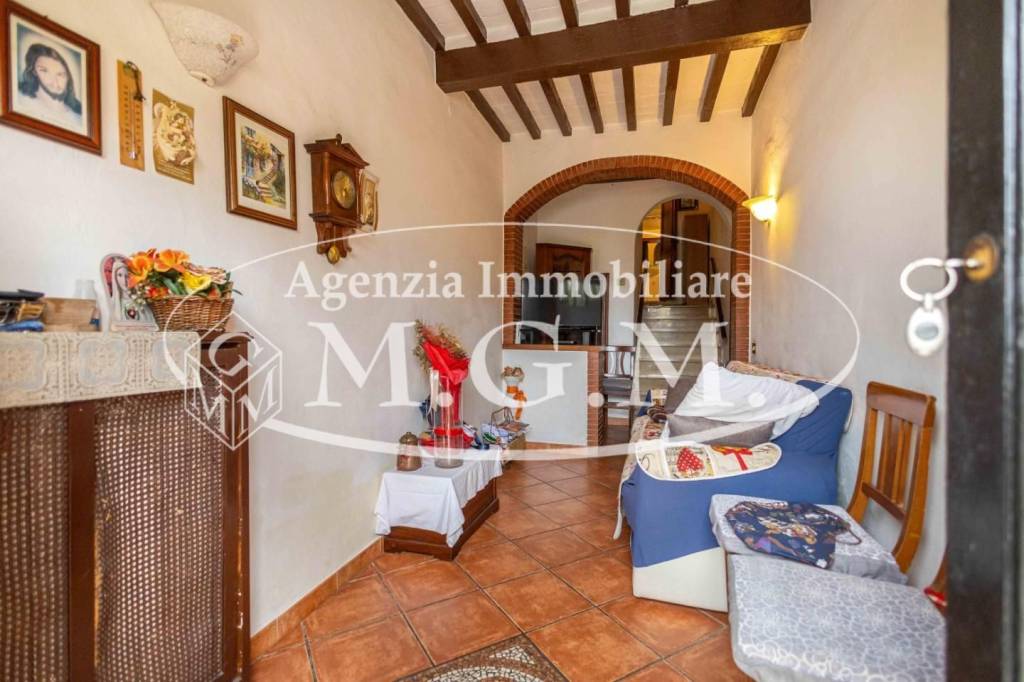 intera palazzina in vendita a Santa Maria a Monte in zona Montecalvoli