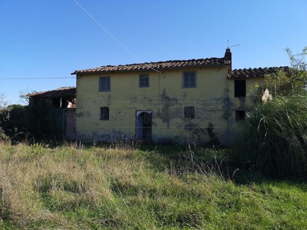 esavano in vendita a Santa Maria a Monte in zona Cerretti