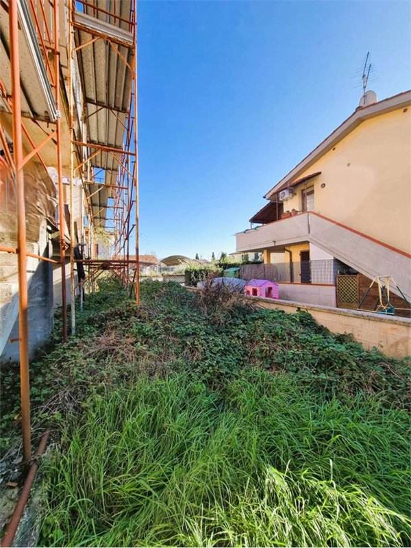 casa indipendente in vendita a Santa Maria a Monte in zona Montecalvoli