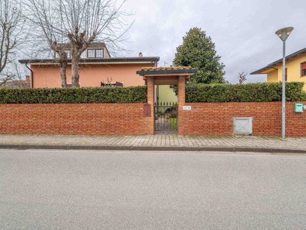 casa indipendente in vendita a Santa Maria a Monte in zona Cinque Case