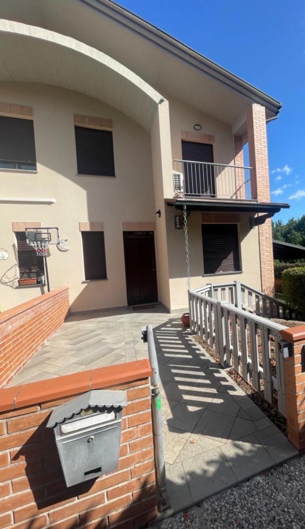 casa indipendente in vendita a Santa Maria a Monte in zona Pregiuntino