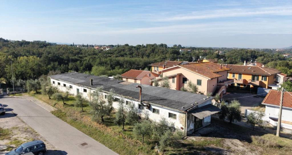 locale commerciale in vendita a Santa Maria a Monte in zona Cerretti