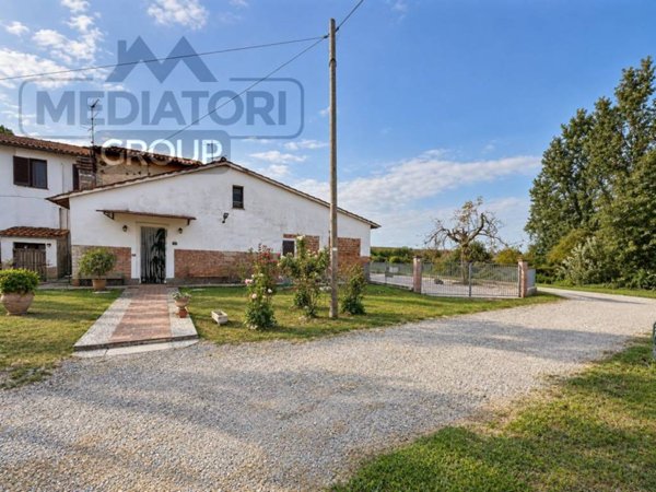 casa indipendente in vendita a Santa Maria a Monte in zona Cinque Case