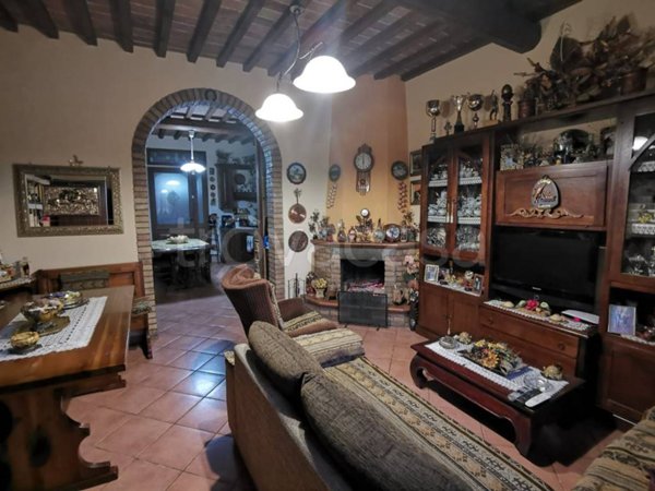casa indipendente in vendita a Terricciola in zona Chientina