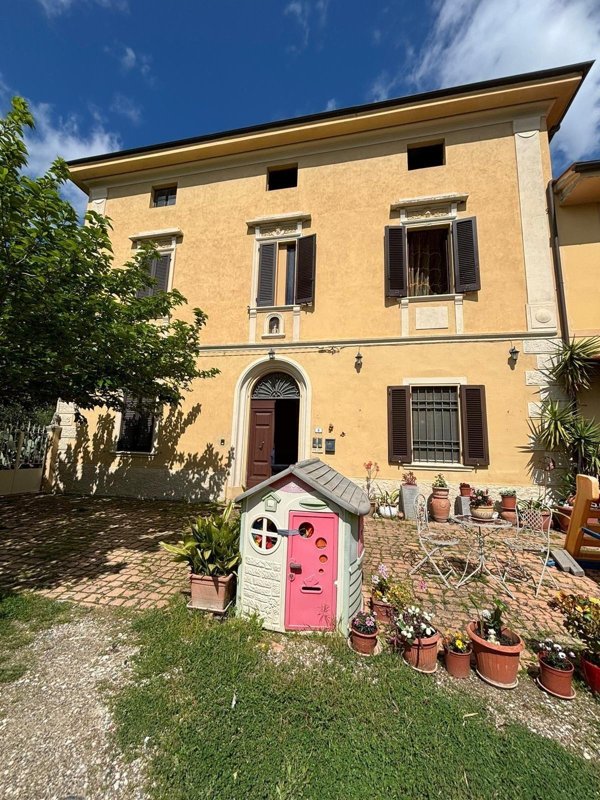 casa indipendente in vendita a Terricciola