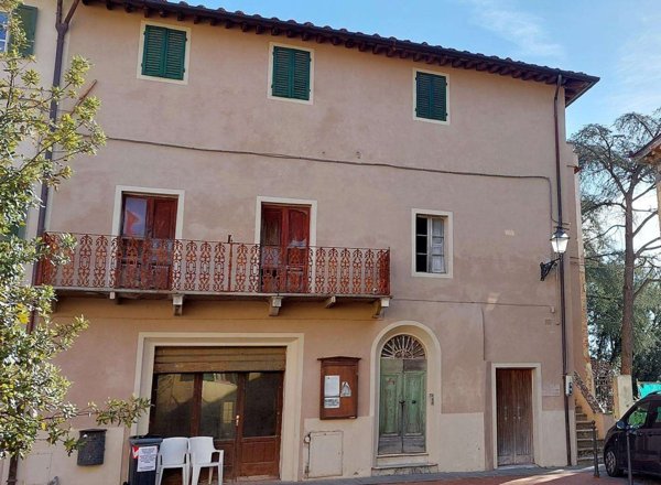 intera palazzina in vendita a Terricciola