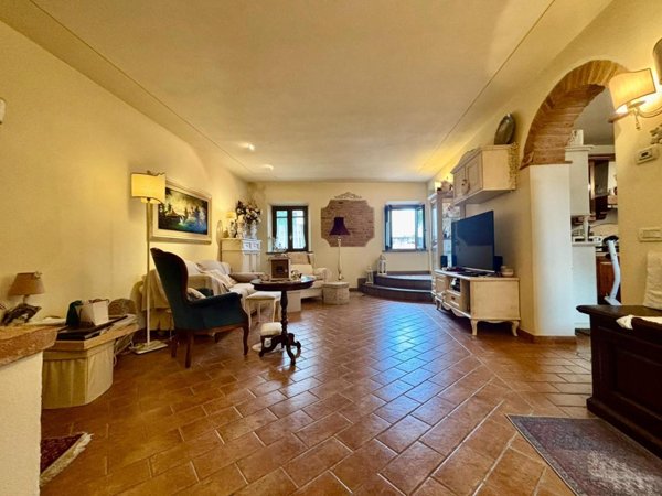 casa indipendente in vendita a Terricciola in zona Chientina