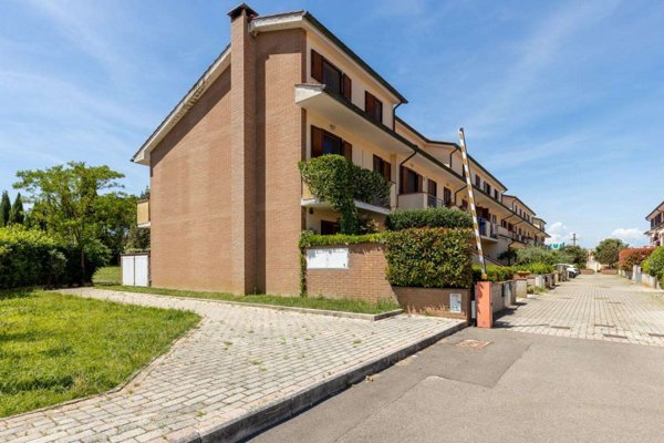 intera palazzina in vendita a Terricciola in zona La Rosa