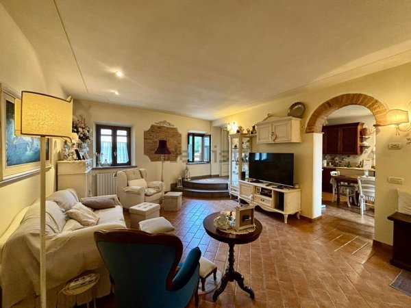 casa indipendente in vendita a Terricciola in zona Chientina