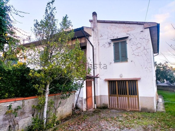 casa indipendente in vendita a Terricciola