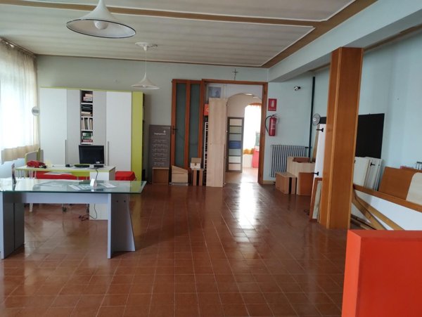 locale commerciale in vendita a Terricciola in zona Selvatelle