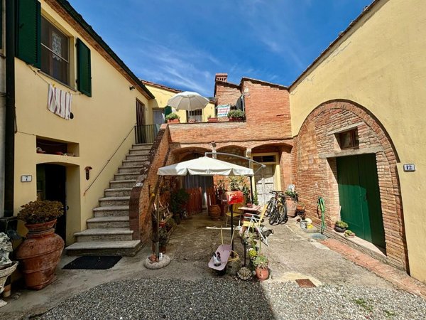 casa indipendente in vendita a Terricciola