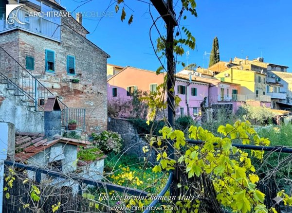 casa indipendente in vendita a Terricciola