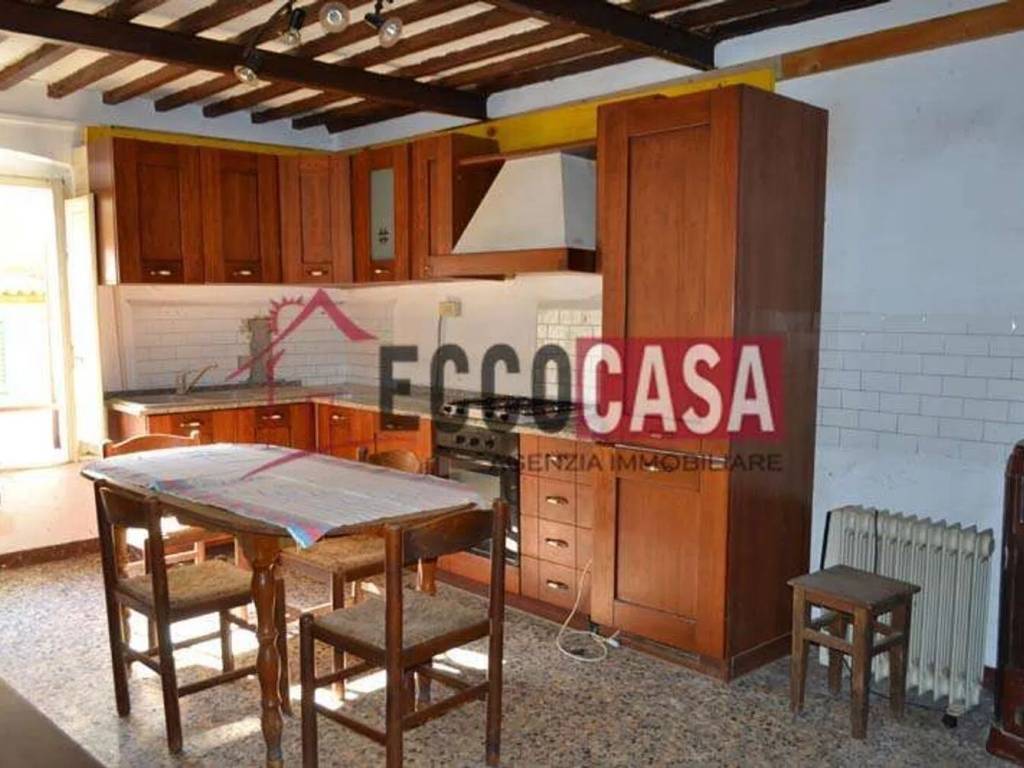 casa indipendente in vendita a Terricciola