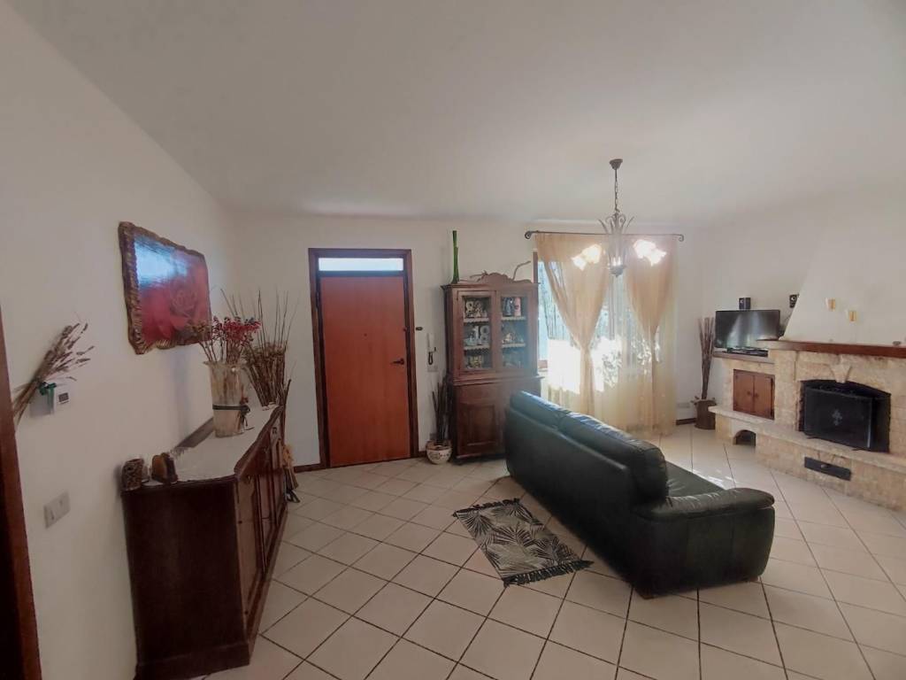 casa indipendente in vendita a Terricciola