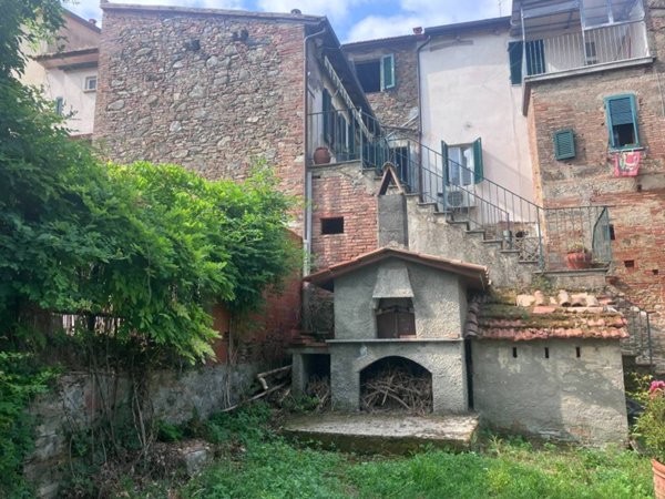casa indipendente in vendita a Terricciola
