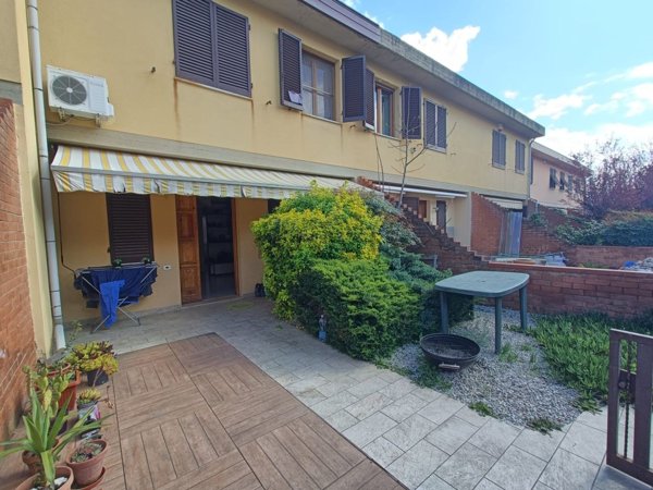 casa indipendente in vendita a Terricciola in zona Selvatelle