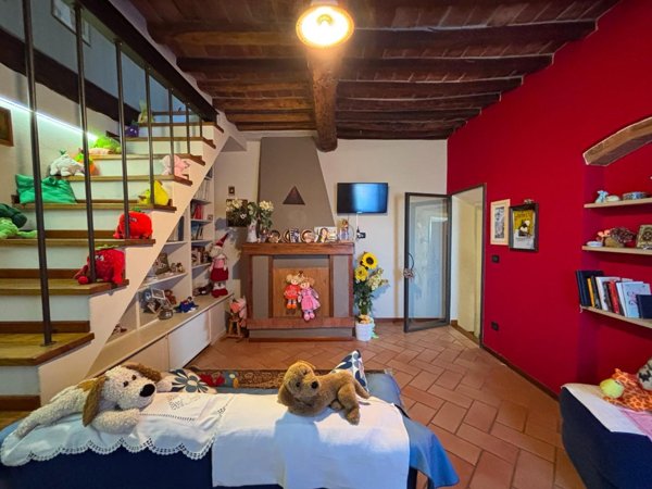 casa indipendente in vendita a Terricciola in zona Morrona