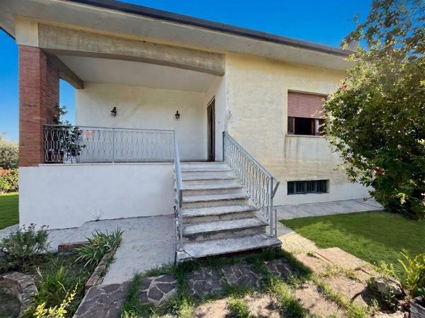 casa indipendente in vendita a Terricciola in zona Morrona