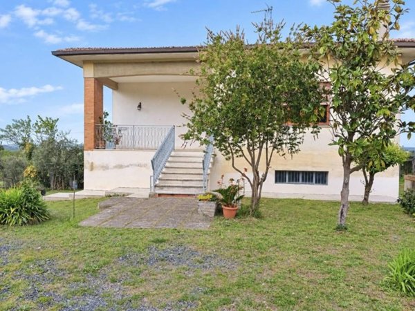 casa indipendente in vendita a Terricciola