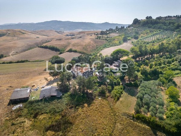 locale di sgombero in vendita a Terricciola